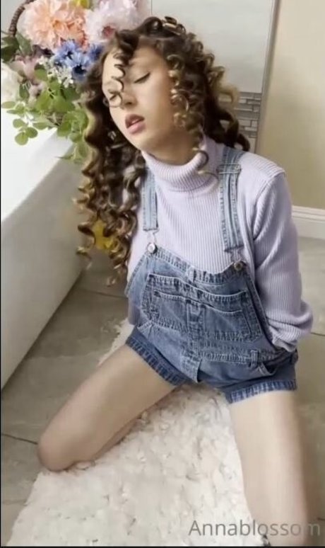 Anna Blossom photo 216