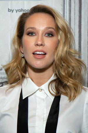 Anna Camp photo 3