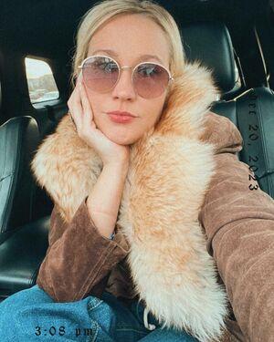 Anna Camp photo 37