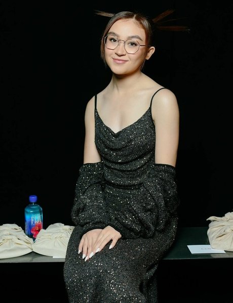Anna Cathcart photo 19