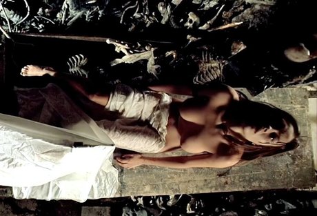 Anna Falchi photo 14