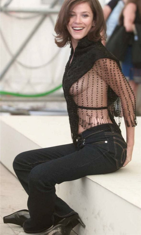 Anna Friel photo 30