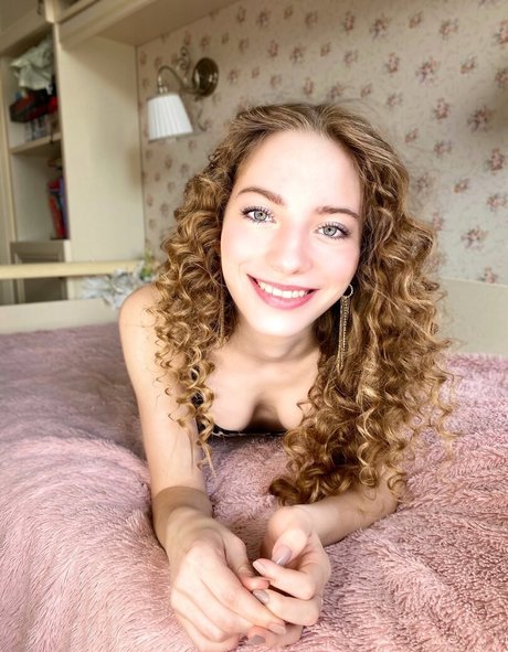 Anna Gloss photo 1