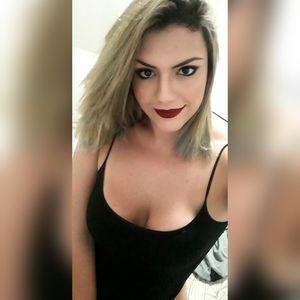 Anna Laura Amaral photo 14