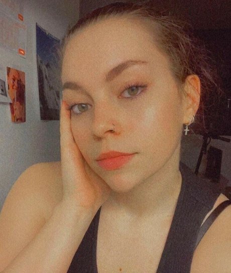 Anna Mungenast photo 3