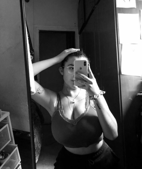 Anna Romero photo 21