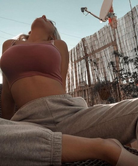 Anna Romero photo 34