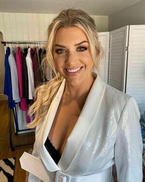 Anna Williamson photo 4