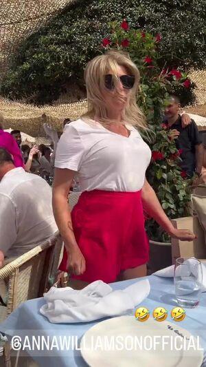 Anna Williamson photo 26