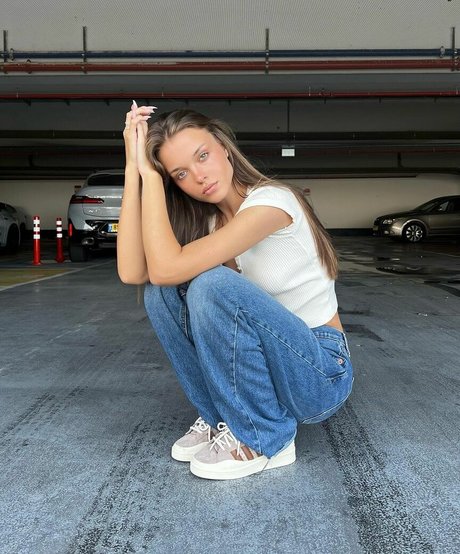 Anna Zak photo 320