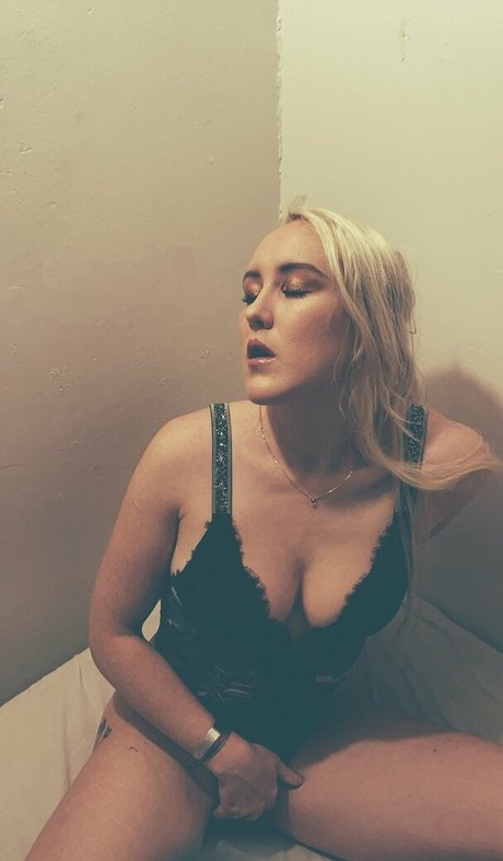 Annanicolefree photo 24