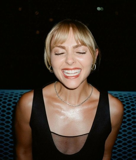AnnaSophia Robb photo 251