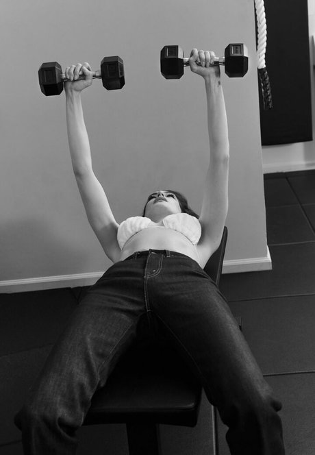 Anne Hathaway photo 82