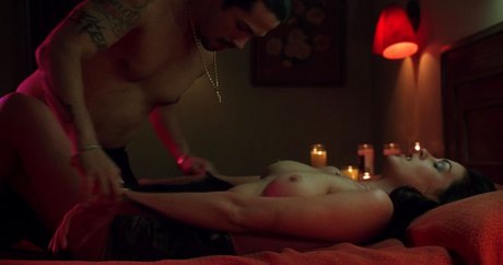 Anne Hathaway photo 96