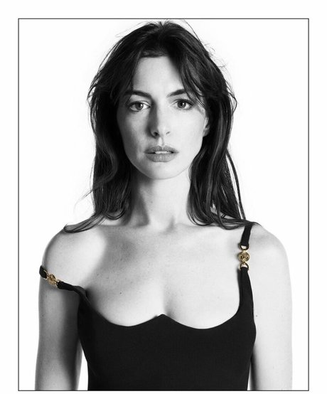 Anne Hathaway photo 103