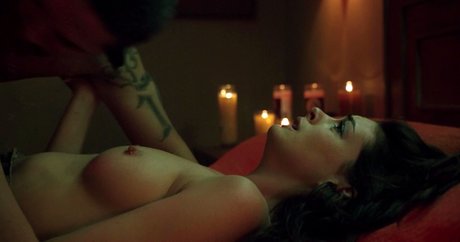 Anne Hathaway photo 145