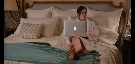 Anne Hathaway photo 155