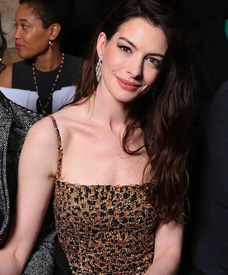 Anne Hathaway photo 184