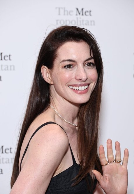 Anne Hathaway photo 216