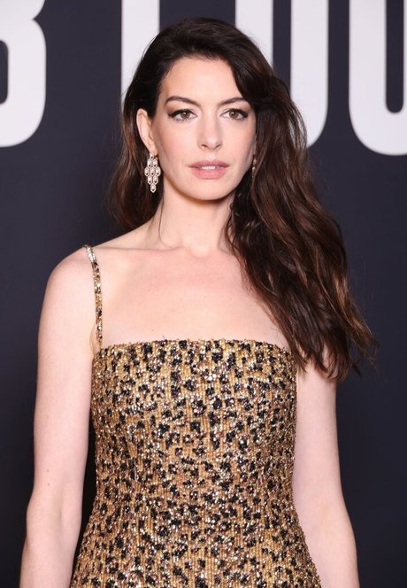 Anne Hathaway photo 239