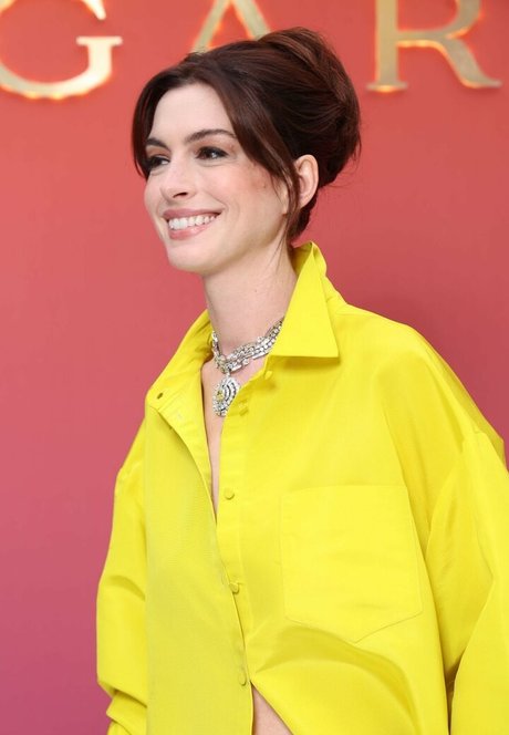 Anne Hathaway photo 258