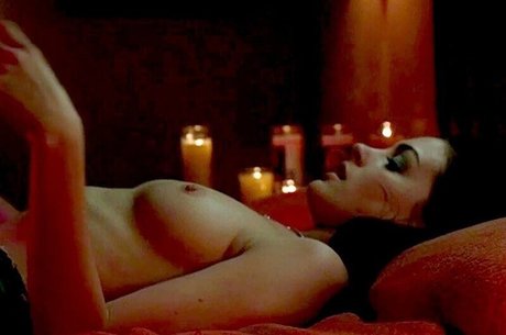 Anne Hathaway photo 269