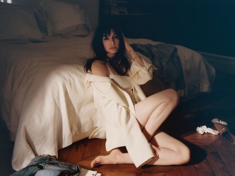 Anne Hathaway photo 270