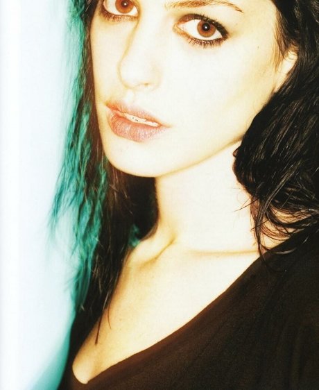 Anne Hathaway photo 284