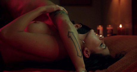 Anne Hathaway photo 289