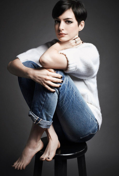 Anne Hathaway photo 292
