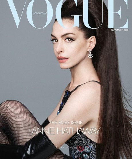 Anne Hathaway photo 297