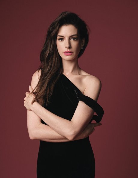 Anne Hathaway photo 299