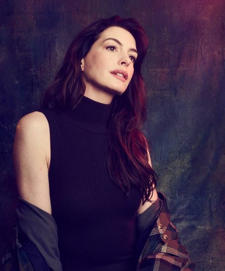 Anne Hathaway photo 321