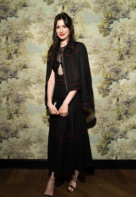 Anne Hathaway photo 326