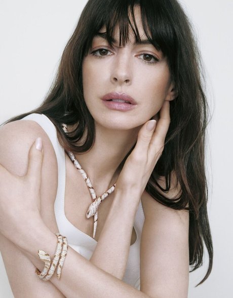 Anne Hathaway photo 327