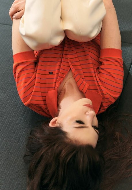 Anne Hathaway photo 332