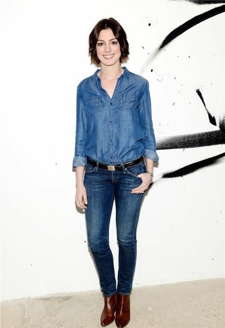 Anne Hathaway photo 338