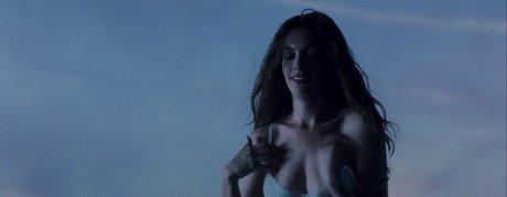 Anne Hathaway photo 339