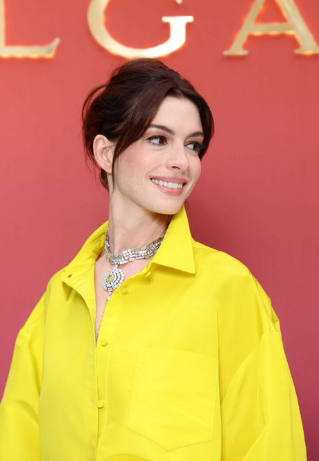 Anne Hathaway photo 341