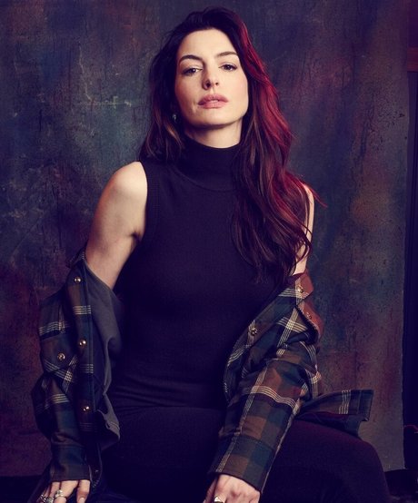 Anne Hathaway photo 358