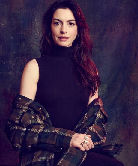 Anne Hathaway photo 359