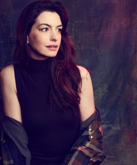 Anne Hathaway photo 360