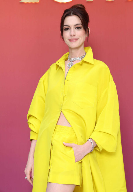 Anne Hathaway photo 364