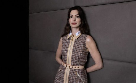Anne Hathaway photo 371