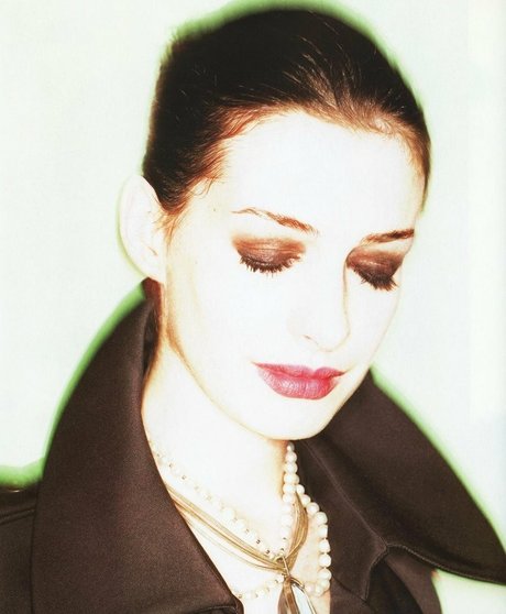 Anne Hathaway photo 420