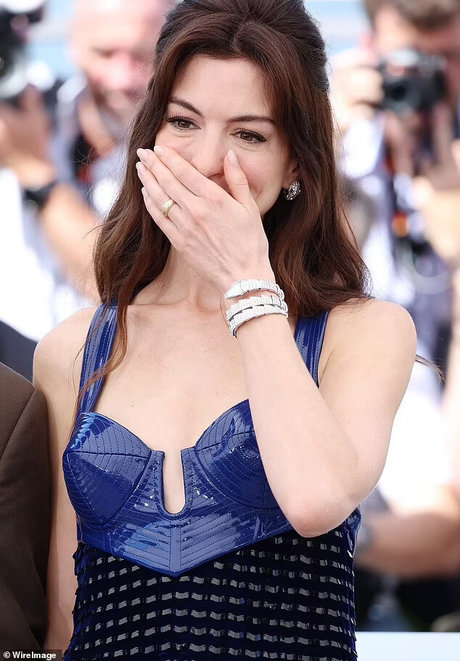 Anne Hathaway photo 426