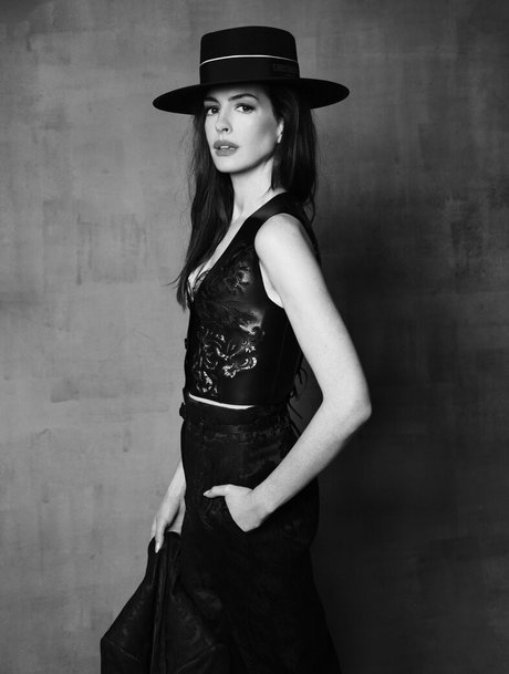 Anne Hathaway photo 439