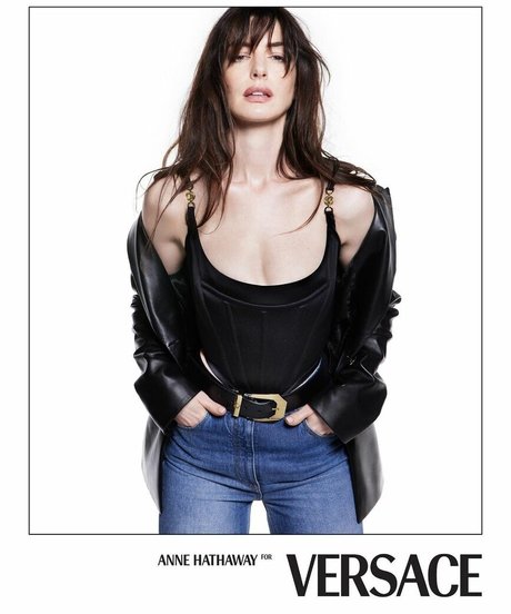 Anne Hathaway photo 443