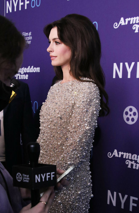 Anne Hathaway photo 445