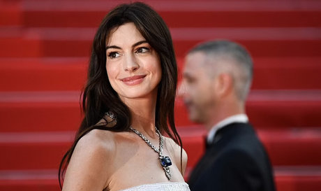 Anne Hathaway photo 449